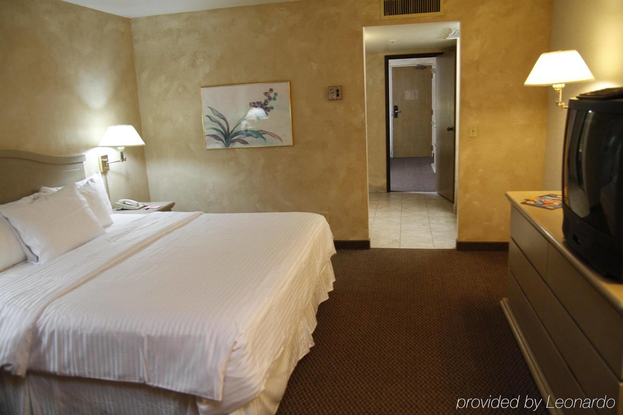 Ramada By Wyndham Viscount Suites Tucson East Стая снимка